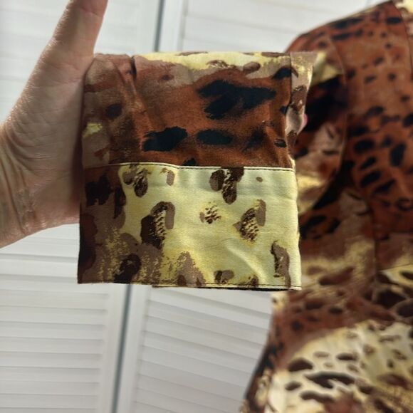 Chico’s Shirt Size 2 (12) Long Sleeve Animal Print - Picture 6 of 13